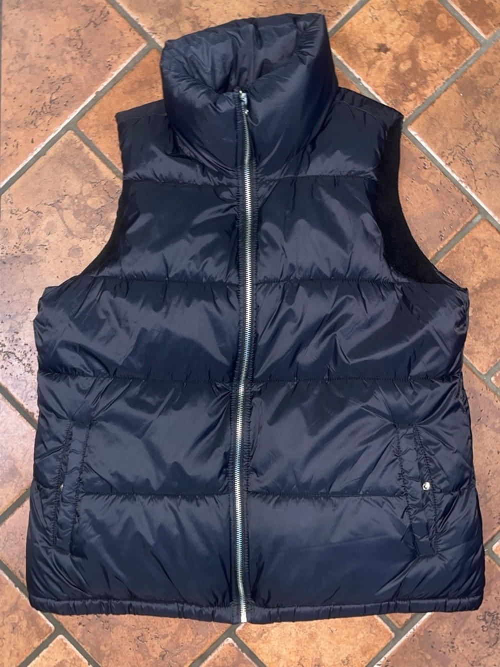 Old Navy Women's Navy Puffer Vest